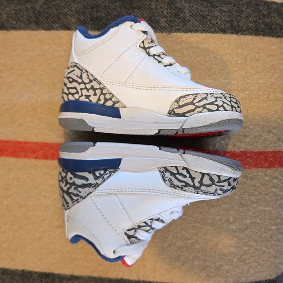 Jordan 3 Retro ‘True Blue’ 2016 (GS) Size 4C - Picture 6 of 8